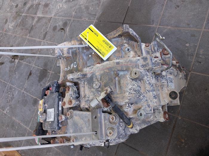Gearbox from a Peugeot 2008 (CU) 1.5 BlueHDi 120 2019