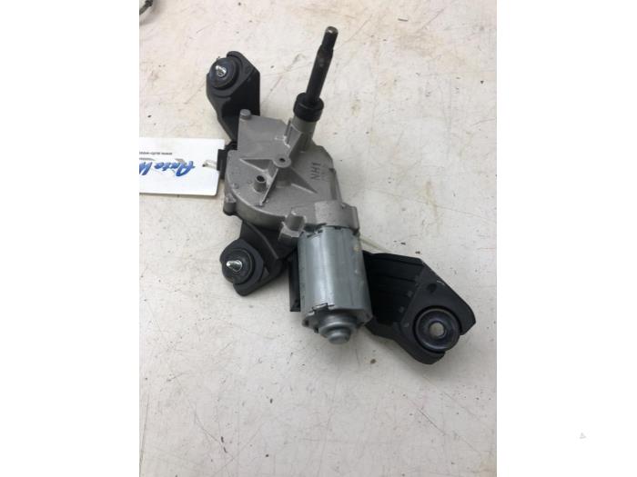 Rear wiper motor from a Kia Sportage (QL) 1.6 GDI 16V 4x2 2019