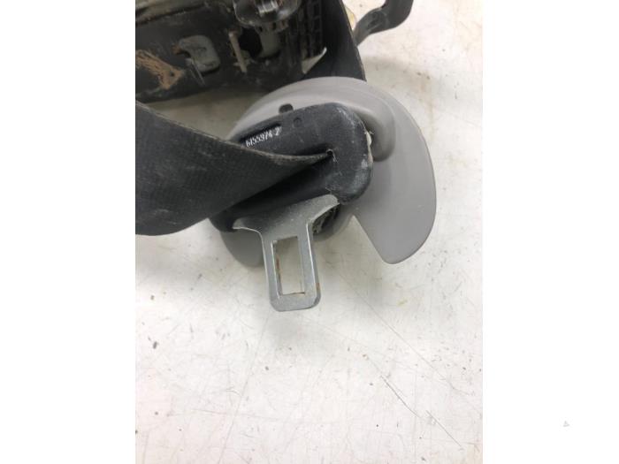 Tensor de cinturón de seguridad derecha de un Kia Sportage (QL) 1.6 GDI 16V 4x2 2019
