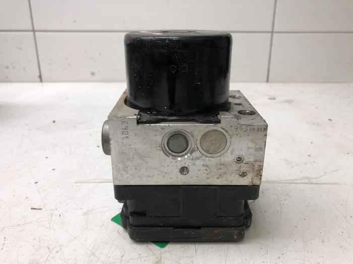 Usagé Pompe ABS Volkswagen Multivan T5 (7E/7HC/7HF/7HM) 2.5 TDi Prix € 156,45 Règlement à la marge proposé par Wessel Parts & Service B.V.