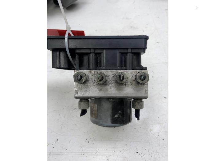 Usados Bomba ABS Opel Insignia Sports Tourer 2.0 CDTI 16V Precio € 156,45 Norma de margen ofrecido por Wessel Parts & Service B.V.