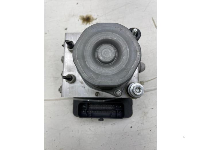 Begagnade ABS-pump Opel Corsa E 1.4 16V Bi-Fuel Pris € 93,45 Marginaltabell erbjuds av Wessel Parts & Service B.V.