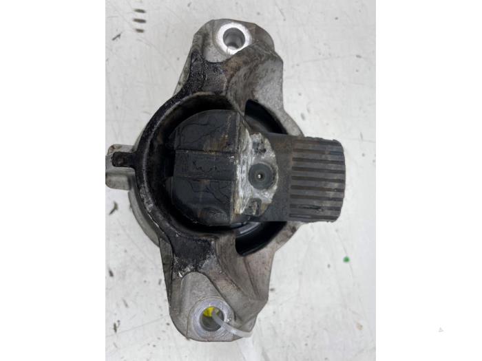 Engine mount from a Porsche Panamera (971G) 2.9 V6 24V 4 E-Hybrid 2021