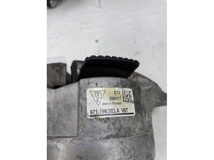 Engine mount from a Porsche Panamera (971G) 2.9 V6 24V 4 E-Hybrid 2021