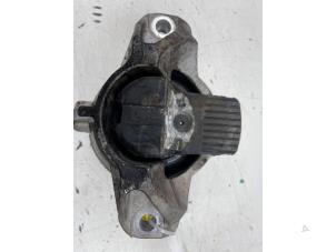 Engine mount from a Porsche Panamera (971G) 2.9 V6 24V 4 E-Hybrid 2021