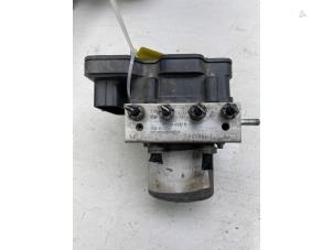 Used ABS pump Renault Master IV (EV/HV/UV/VA/VB/VD/VF/VG/VJ) 2.3 dCi 145 16V FWD Price € 299,00 Margin scheme offered by Autobedrijf G.H. Wessel B.V.
