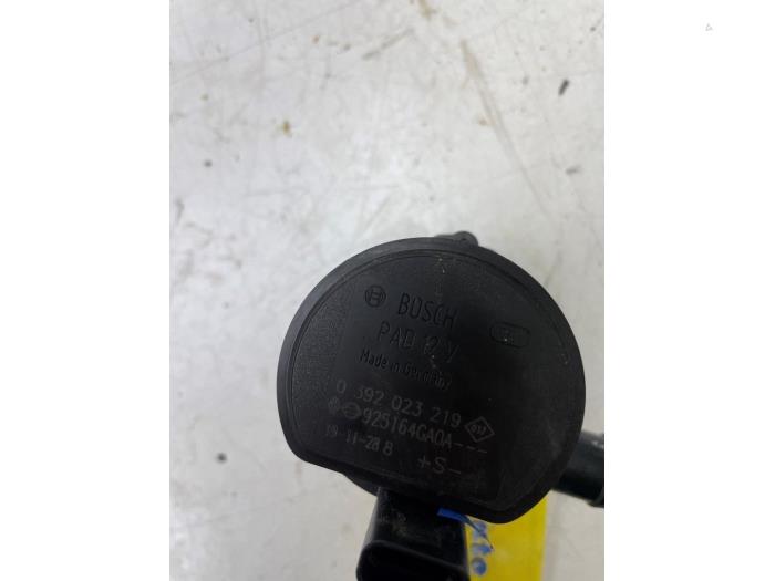 Vattenpump från en Renault Master III (EV/HV/UV/VA/VB/VD/VF/VG/VJ) 2.3 dCi 145 16V FWD 2020