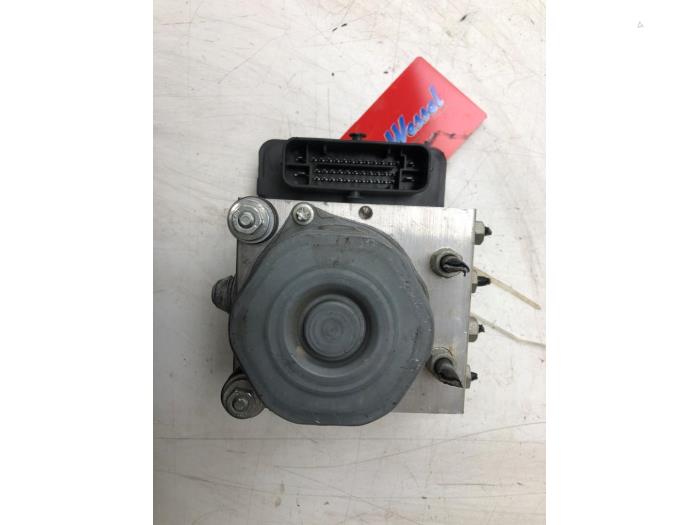 Begagnade ABS-pump Opel Corsa E 1.4 Turbo 16V Pris € 131,25 Marginaltabell erbjuds av Wessel Parts & Service B.V.