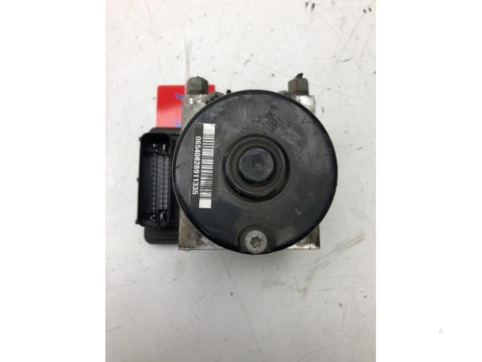 Begagnade ABS-pump Opel Astra J Sports Tourer (PD8/PE8/PF8) 1.7 CDTi 16V Pris € 156,45 Marginaltabell erbjuds av Wessel Parts & Service B.V.
