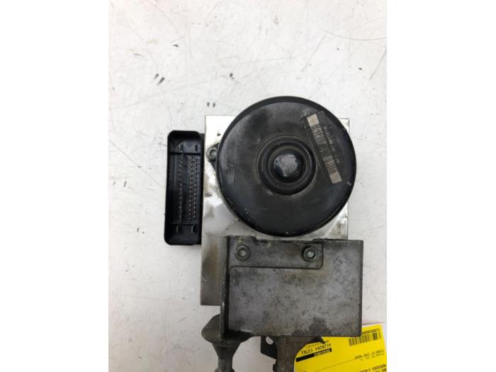 Begagnade ABS-pump Mercedes C Combi (S203) 2.7 C-270 CDI 20V Pris € 93,45 Marginaltabell erbjuds av Wessel Parts & Service B.V.