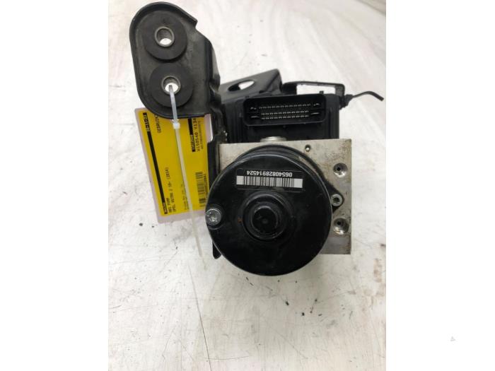 Begagnade ABS-pump Opel Astra J Sports Tourer (PD8/PE8/PF8) 1.7 CDTi 16V Pris € 156,45 Marginaltabell erbjuds av Wessel Parts & Service B.V.