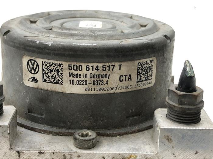 Usagé Bloc ABS Volkswagen Golf VII (AUA) 1.4 TSI 16V Prix € 82,95 Règlement à la marge proposé par Wessel Parts & Service B.V.