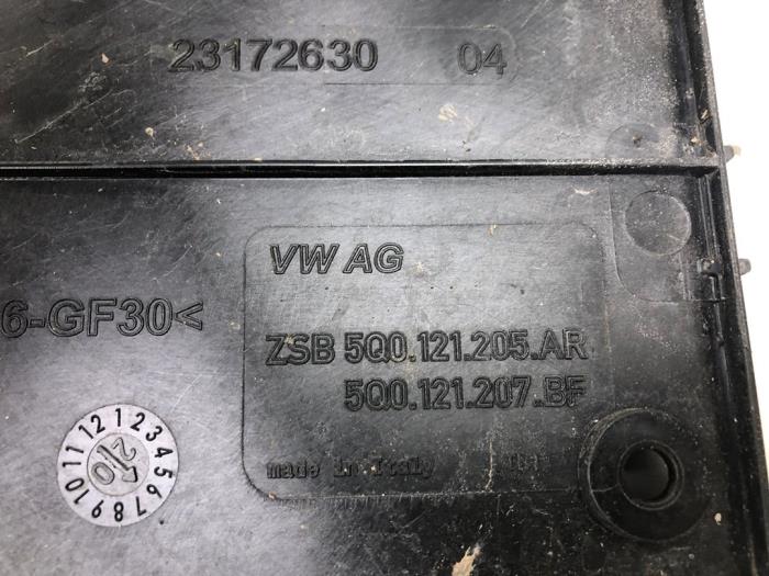 Fan motor from a Skoda Superb Combi (3V5) 1.4 TSI iV 16V 2020