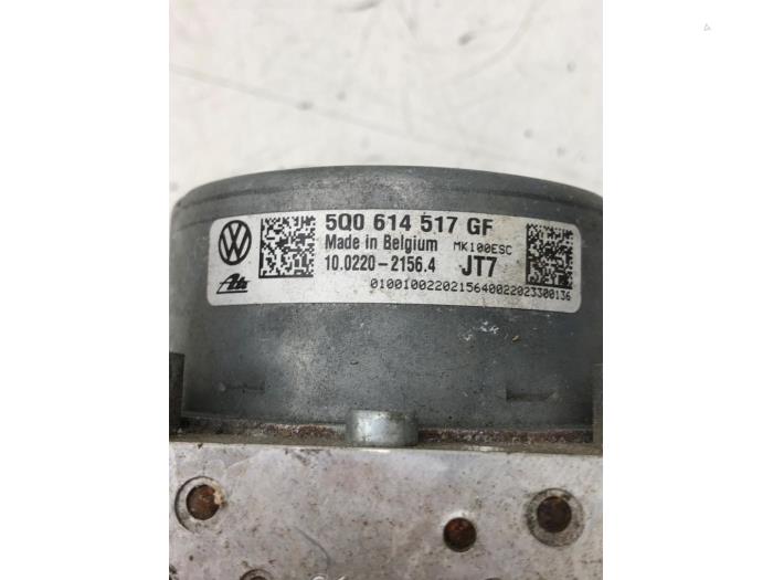 Usagé Bloc ABS Skoda Superb Combi (3V5) 1.4 TSI iV 16V Prix € 303,45 Règlement à la marge proposé par Wessel Parts & Service B.V.
