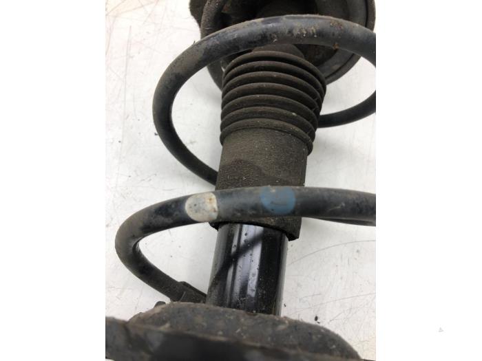 Front shock absorber rod, left from a Dacia Sandero II 1.0 Sce 12V 2019
