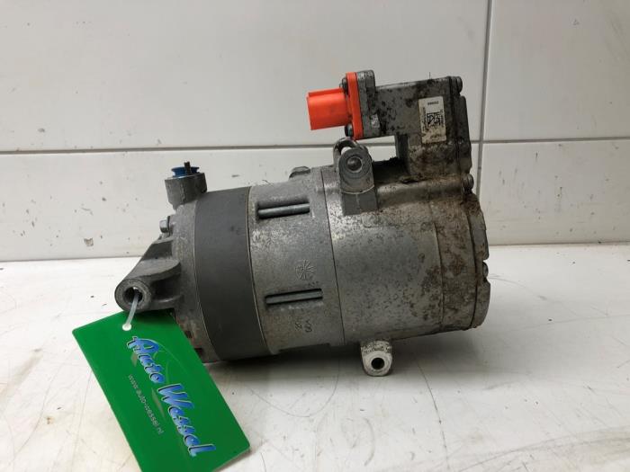Usagé Compresseur de clim Skoda Superb Combi (3V5) 1.4 TSI iV 16V Prix € 366,45 Règlement à la marge proposé par Wessel Parts & Service B.V.