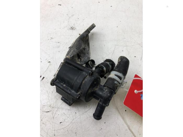 Usagé Pompe à eau Opel Grandland (X) 1.2 Turbo 12V Prix € 51,45 Règlement à la marge proposé par Wessel Parts & Service B.V.