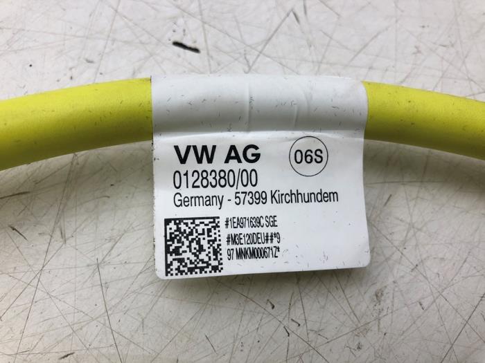 Câble de recharge électrique d'un Skoda Superb Combi (3V5) 1.4 TSI iV 16V 2020