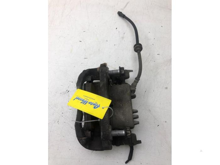 Begagnade Främre bromsok, vänster Renault Master III (EV/HV/UV/VA/VB/VD/VF/VG/VJ) 2.3 dCi 145 16V FWD Pris € 42,00 Marginaltabell erbjuds av Wessel Parts & Service B.V.
