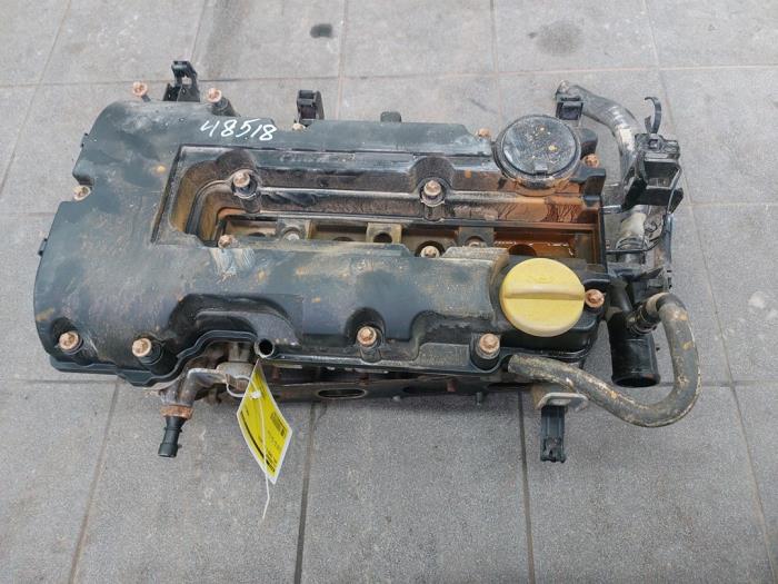 Begagnade Topplock Opel Corsa E 1.4 16V Pris på förfrågan erbjuds av Wessel Parts & Service B.V.
