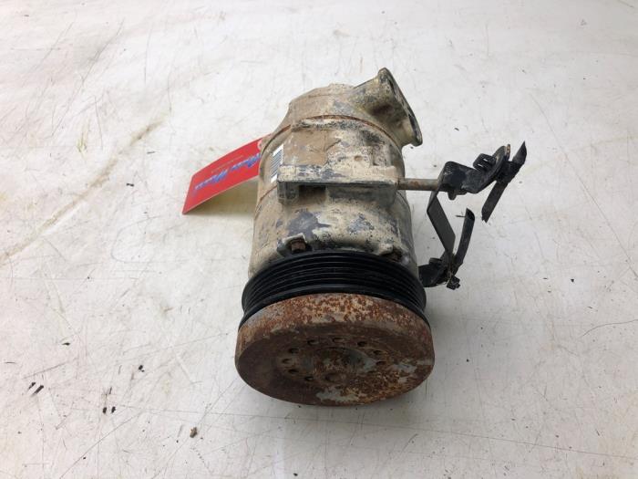 Usagé Pompe clim Opel Corsa E 1.4 16V Prix € 72,45 Règlement à la marge proposé par Wessel Parts & Service B.V.