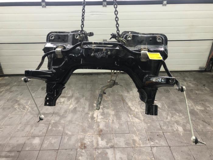 Usados Subchasis Opel Corsa E 1.4 16V Precio € 131,25 Norma de margen ofrecido por Wessel Parts & Service B.V.