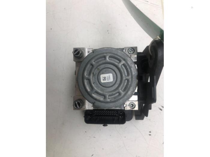 Usagé Pompe ABS Skoda Octavia Combi (5EAC) 2.0 TDI GreenTec 16V 4x4 Prix € 183,75 Règlement à la marge proposé par Wessel Parts & Service B.V.