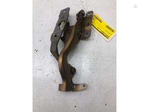 Used Bonnet Hinge Mercedes A (W176) 2.0 A-250 Turbo 16V Price € 49,00 Margin scheme offered by Autobedrijf G.H. Wessel B.V.