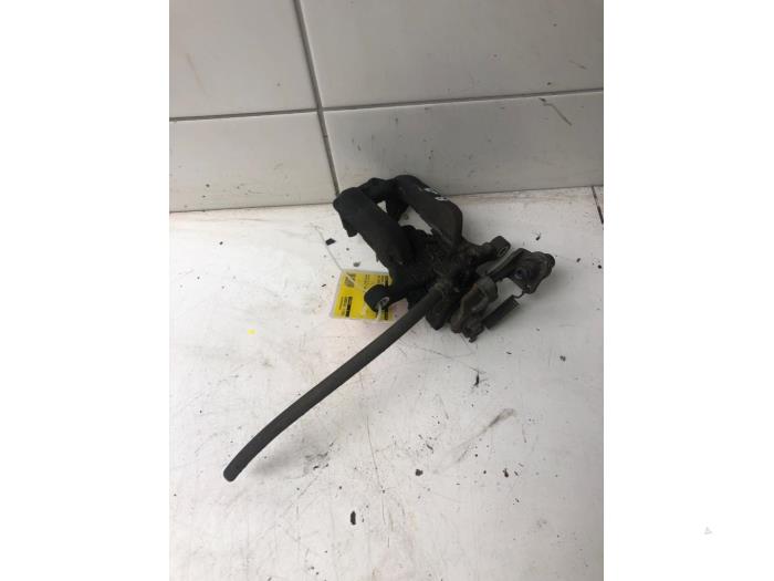 Gebrauchte Bremszange rechts hinten Opel Astra J (PC6/PD6/PE6/PF6) 1.7 CDTi 16V 125 Preis € 31,50 Margenregelung angeboten von Wessel Parts & Service B.V.