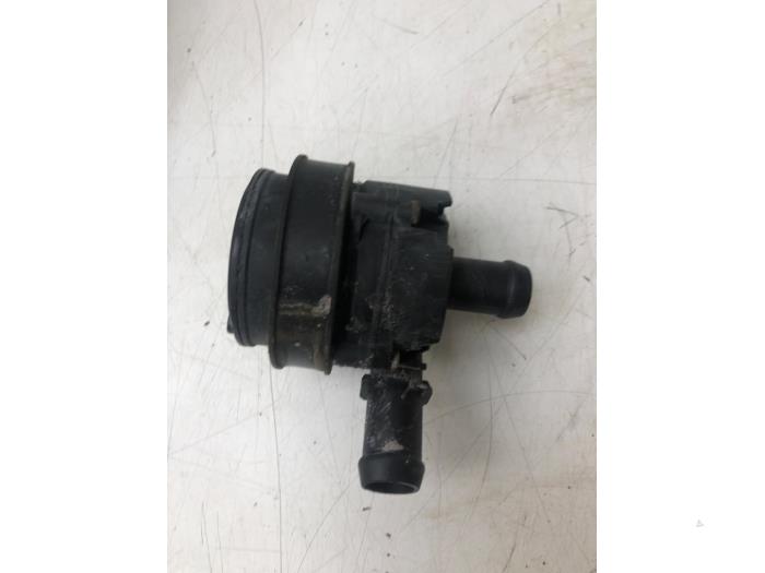 Gebrauchte Wasserpumpe Mercedes A (W176) 2.0 A-250 Turbo 16V Preis € 51,45 Margenregelung angeboten von Wessel Parts & Service B.V.