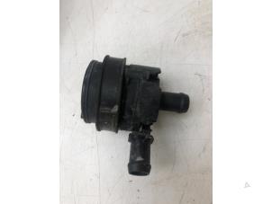 Begagnade Vattenpump Mercedes A (W176) 2.0 A-250 Turbo 16V Pris € 49,00 Marginaltabell erbjuds av Autobedrijf G.H. Wessel B.V.