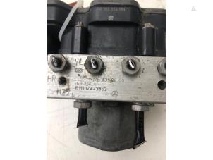 Pompe ABS d'un Mercedes-Benz A (W176) 2.0 A-250 Turbo 16V 2016