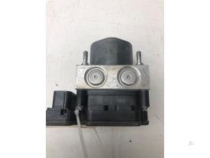 Pompe ABS d'un Mercedes-Benz A (W176) 2.0 A-250 Turbo 16V 2016