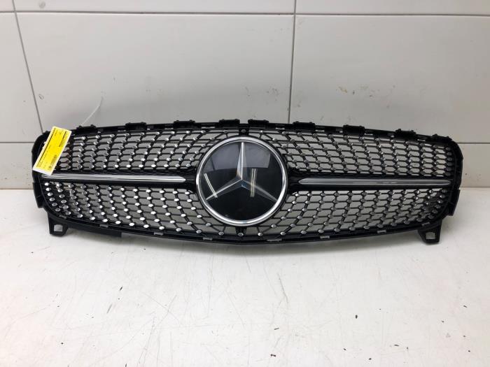 Używane Grill Mercedes A (W176) 2.0 A-250 Turbo 16V Cena € 523,95 Procedura marży oferowane przez Wessel Parts & Service B.V.
