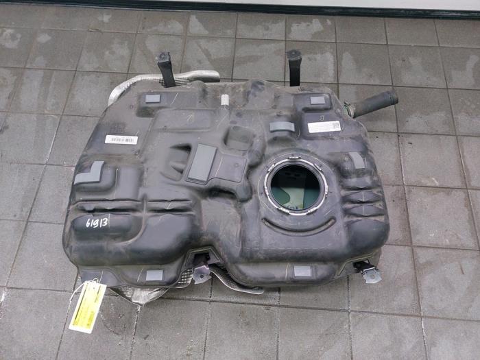 Używane Zbiornik Mercedes GLB (247.6) 2.0 GLB-200d Cena € 418,95 Procedura marży oferowane przez Wessel Parts & Service B.V.