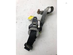 Used Seatbelt tensioner, right Kia Sportage (QL) 1.6 CRDi 16V 136 Price on request offered by Autobedrijf G.H. Wessel B.V.