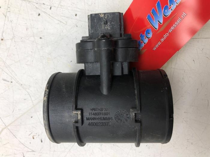 Begagnade Luftflödesmätare Opel Corsa E 1.4 16V Pris € 40,95 Marginaltabell erbjuds av Wessel Parts & Service B.V.
