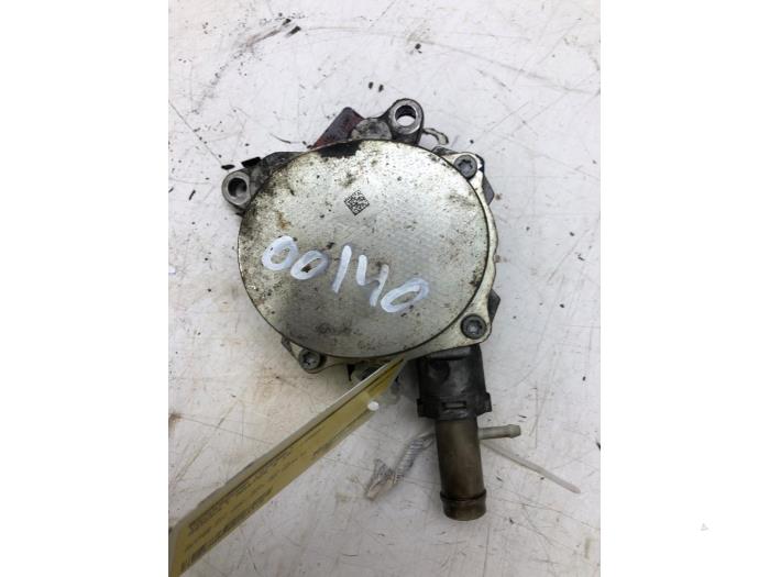 Usagé Pompe à vide (diesel) Renault Master III (EV/HV/UV/VA/VB/VD/VF/VG/VJ) 2.3 dCi 145 16V FWD Prix € 82,95 Règlement à la marge proposé par Wessel Parts & Service B.V.