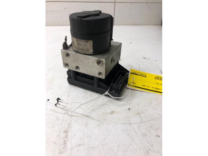 Używane Pompa ABS Mercedes C (W202) 1.8 C-180 16V Cena € 40,95 Procedura marży oferowane przez Wessel Parts & Service B.V.