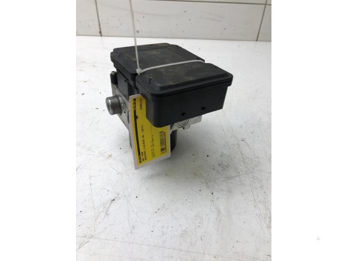 Usagé Bloc ABS Mercedes C (W204) 2.2 C-220 CDI 16V BlueEFFICIENCY Prix € 131,25 Règlement à la marge proposé par Wessel Parts & Service B.V.