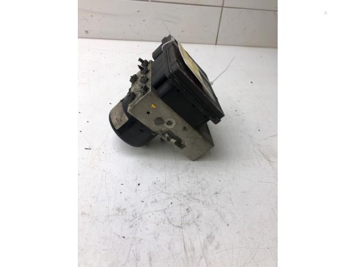 Begagnade ABS-pump Mercedes C Combi (S203) 2.7 C-270 CDI 20V Pris € 93,45 Marginaltabell erbjuds av Wessel Parts & Service B.V.