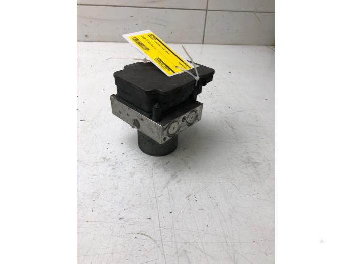 Usagé Pompe ABS Mercedes E Estate (S212) E-350 CDI BlueTEC 3.0 V6 24V 4-Matic Prix € 156,45 Règlement à la marge proposé par Wessel Parts & Service B.V.