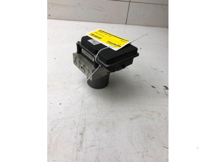 Usagé Bloc ABS Mercedes E (C207) E-350 CDI V6 24V Prix € 131,25 Règlement à la marge proposé par Wessel Parts & Service B.V.