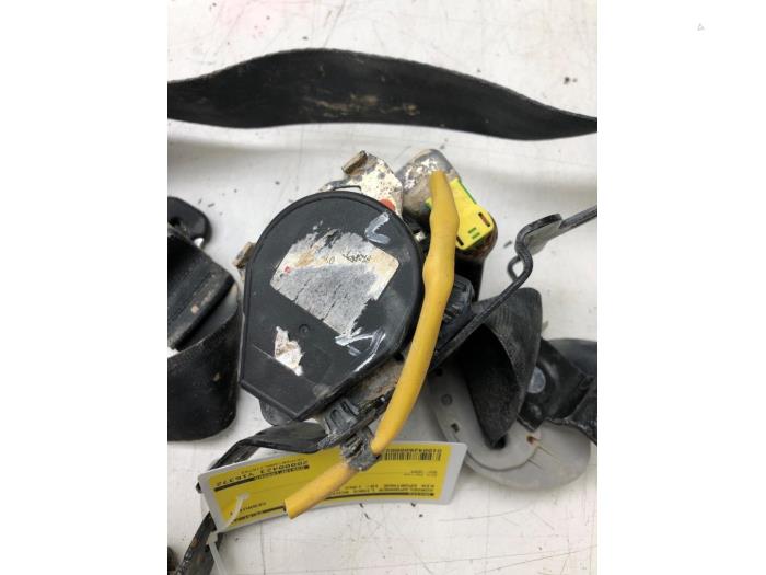 Tendeur de ceinture arrière gauche d'un Kia Sportage (QL) 1.6 CRDi 16V 116 2019