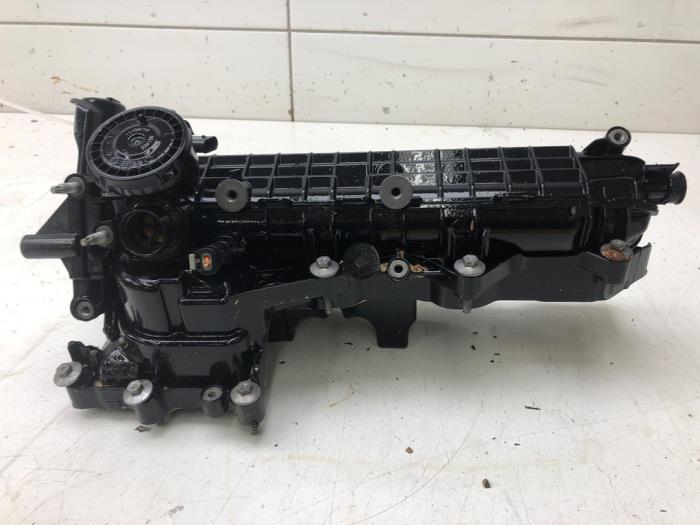 Intake manifold from a Nissan Qashqai (J11) 1.3 DIG-T 160 16V 2019