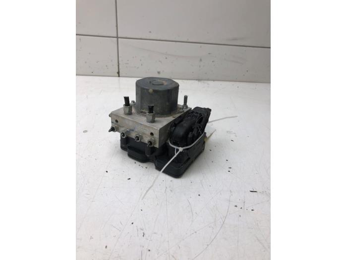 Begagnade ABS-pump Nissan Qashqai (J11) 1.3 DIG-T 160 16V Pris € 236,25 Marginaltabell erbjuds av Wessel Parts & Service B.V.