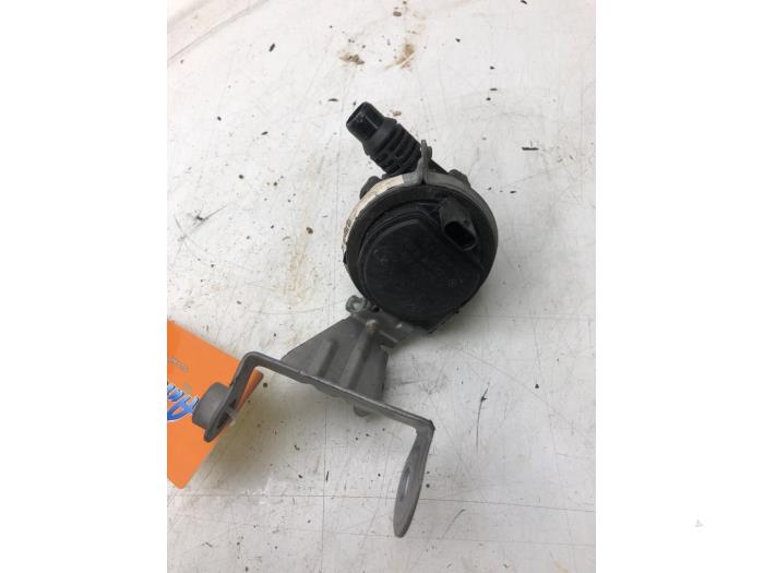 Używane Pompa wodna Mercedes E AMG (R238) 3.0 E-53 AMG EQ Boost 24V 4-Matic+ Cena € 51,45 Procedura marży oferowane przez Wessel Parts & Service B.V.