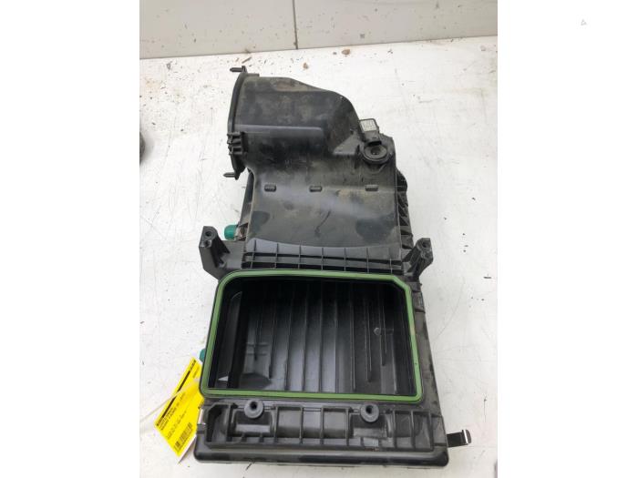 Begagnade Luftfilterhus Mercedes E AMG (R238) 3.0 E-53 AMG EQ Boost 24V 4-Matic+ Pris € 156,45 Marginaltabell erbjuds av Wessel Parts & Service B.V.