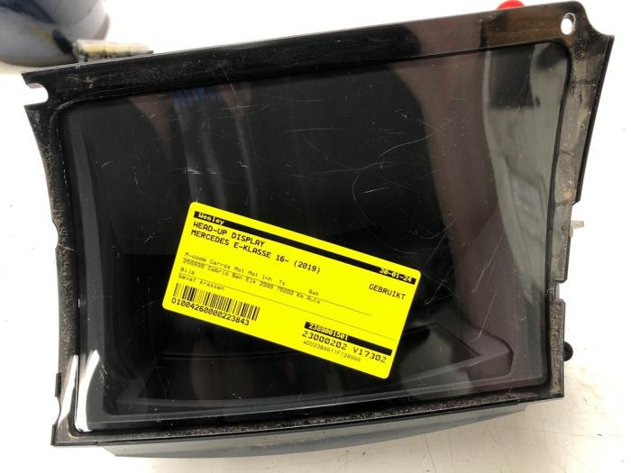 Gebrauchte Frontscheibenanzeige Mercedes E AMG (R238) 3.0 E-53 AMG EQ Boost 24V 4-Matic+ Preis € 471,45 Margenregelung angeboten von Wessel Parts & Service B.V.