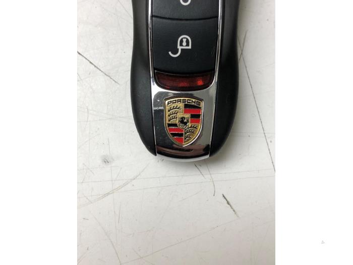 Key from a Porsche Cayenne II (92A) 4.2 S Diesel V8 32V 2017